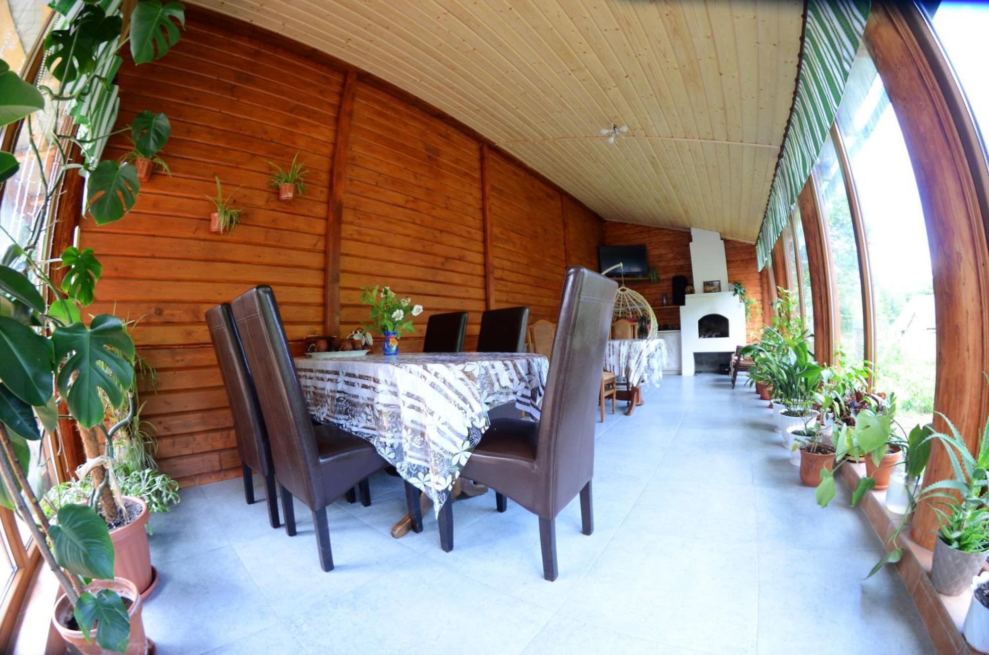 Gostynnyi Dvir U Marichky Hotel Лазещина Екстериор снимка