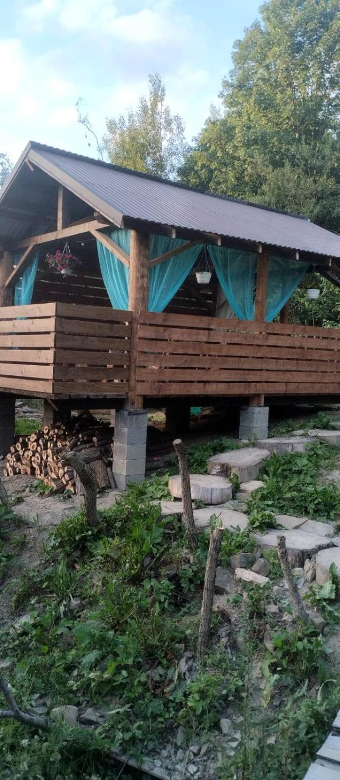 Gostynnyi Dvir U Marichky Hotel Лазещина Екстериор снимка